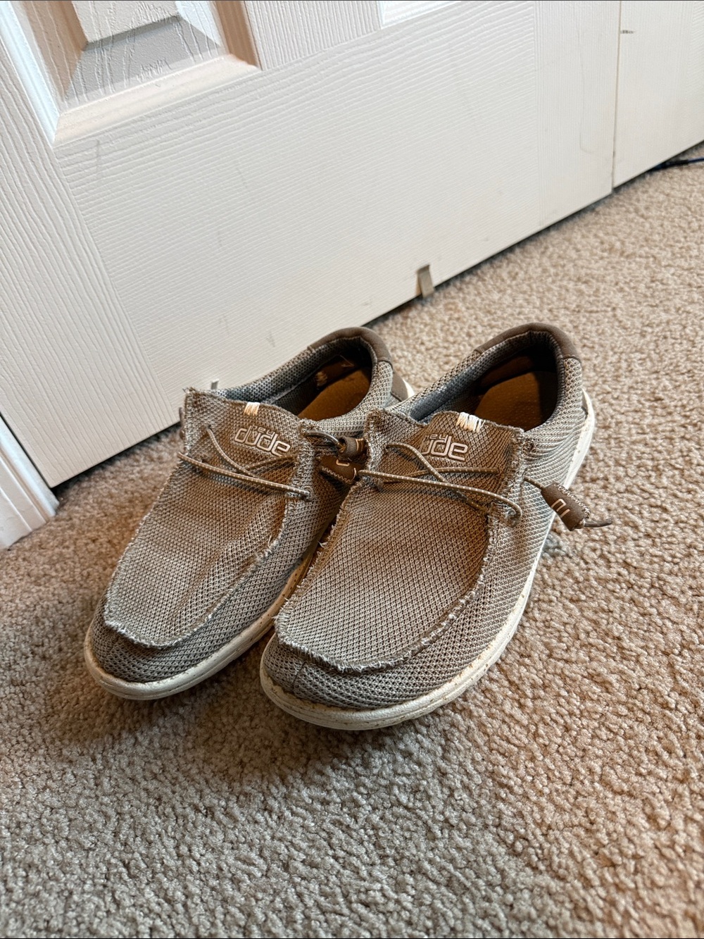 Mens 9 tan hey dudes